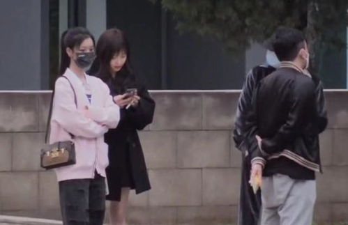 关晓彤深夜饮酒后发朋友圈引关注