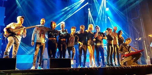 这是Tank复出后的舞台场景