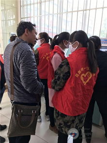 志愿者在医院引导患者