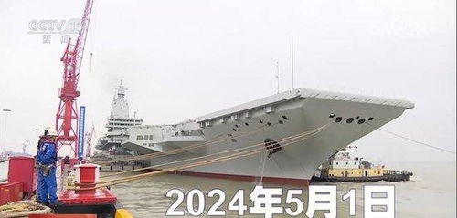 福建舰正在建造中的场景