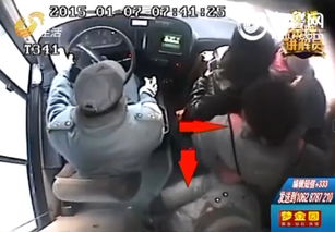 神探与狂人搏斗