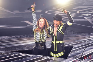 演唱会结束后观众不舍离开的画面