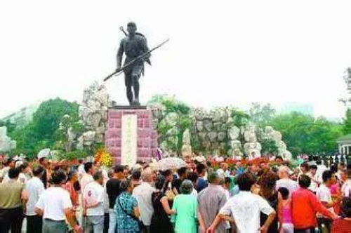 特朗普欲出席柯克葬礼，背后故事引人深思