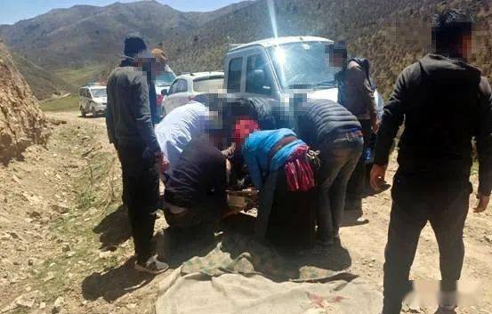 接30位烈士遗骸回国的感人瞬间