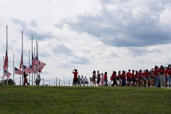 美国因网红遇害降半旗