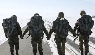 军人勇敢跳河救人