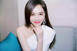 唐嫣认真学习图片