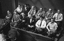 ‘小便门’判决引争议，220万赔偿到底冤不冤？