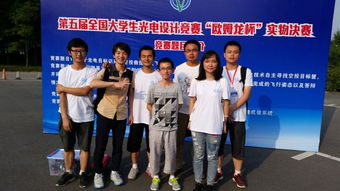 大学生们积极参与科技竞赛