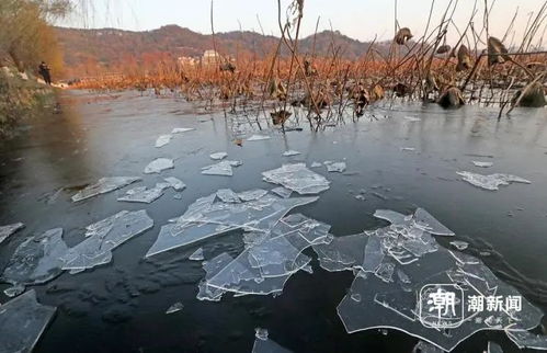 结冰的湖面