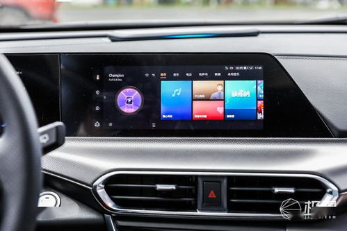 鸿蒙智行强势崛起！明年超17款车在售，华为高端市场再发力