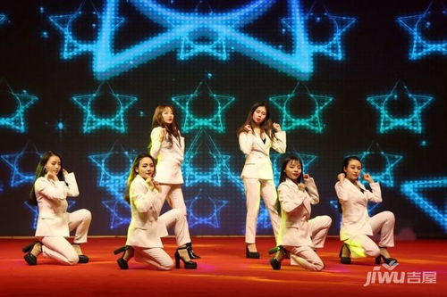 舞蹈演员们活力满满地表演