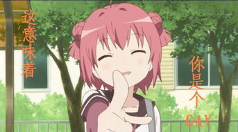 一个女孩正在认真地化琥珀流光妆容