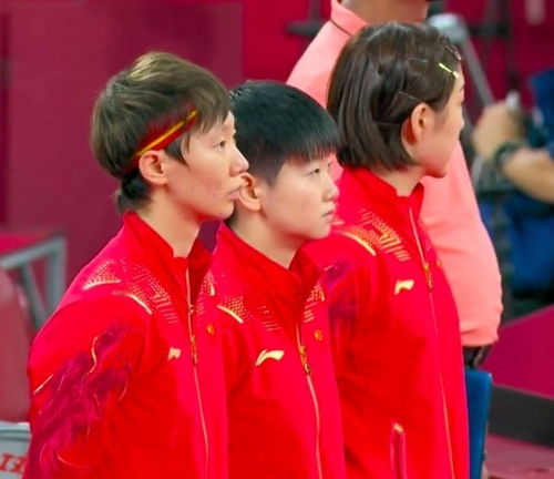 国乒女单队员获胜后的合影