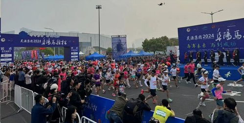惊险！沈阳马拉松冠军竟在领奖台晕倒