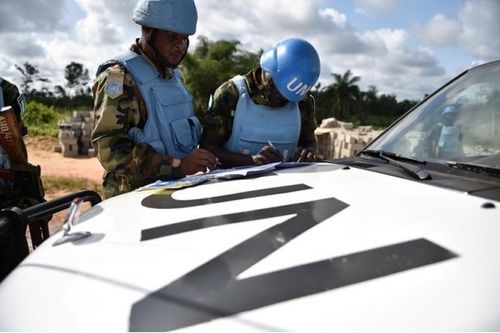 中国维和部队正在执行任务