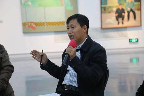 商丘小伙在台上发言