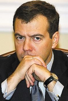 普京授予梅德韦杰夫‘祖国功绩勋章’，背后故事令人深思！