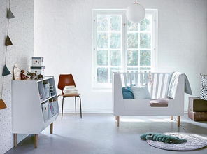 摆满儿童玩具的房间角落