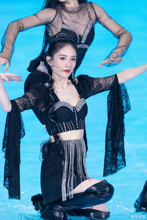 谢娜爷爷离世，她为何不敢回家过年？