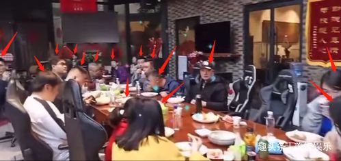 重聚现场的热闹景象