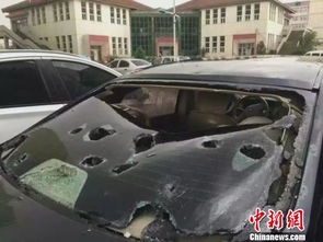 北京冰雹肆虐！车盖竟被砸成‘气泡膜’模样