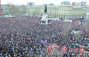 伦敦街头惊现超10万人大规模示威，现场冲突不断