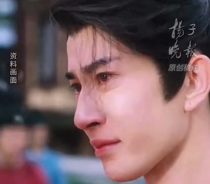 好友晒聊天记录哀思于朦胧：精神支柱倒下，你还怕高怕疼呢