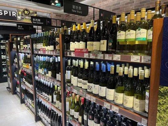 外国酒王在夜店的摆放情况