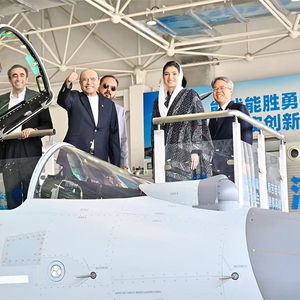 巴基斯坦总统点赞歼-10，成飞实力再受国际认可！