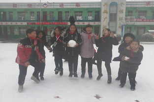 学生们在校的生活场景