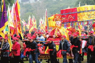 人们沉浸在文化活动中