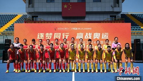 中国女曲全体成员的合影照片