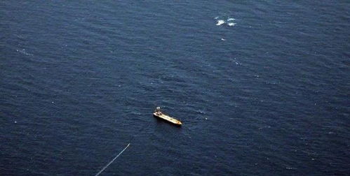 导弹命中目标后的爆炸景象