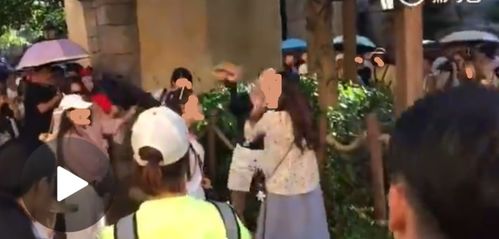 人们在网上激烈争论