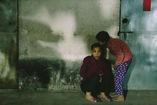 男子妈妈深夜劳作的场景