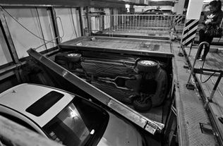 机械停车位事故现场