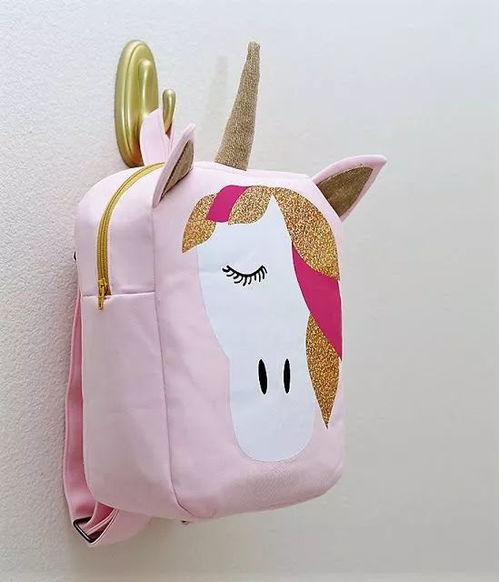 妈妈手工缝制耐克书包走红，背后故事暖化人心