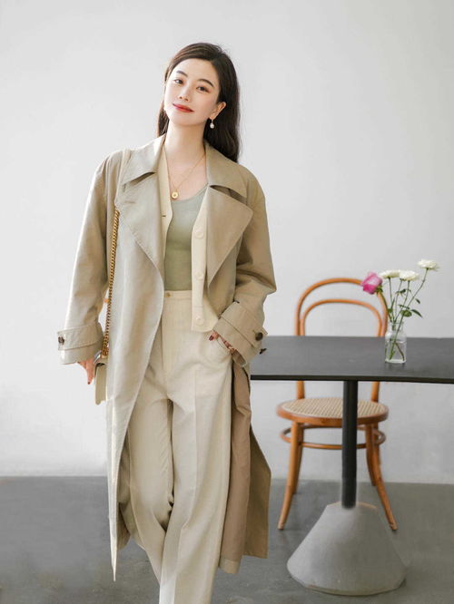 秋日户外穿搭新宠：琥珀系色彩大放异彩