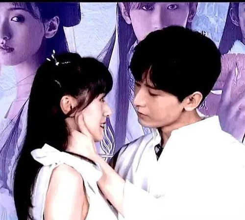 《赴山海》穿帮？成毅手拿剧本被拍到！