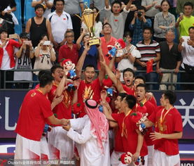 德国男篮夺冠庆祝场景