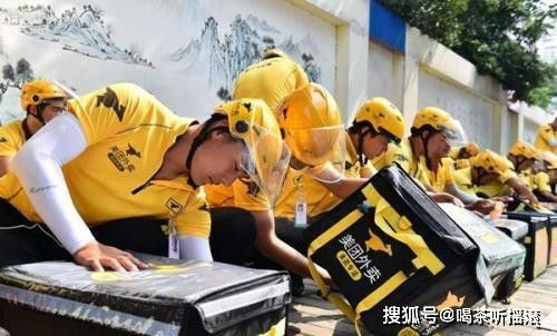 特朗普惊人言论：去年3亿人因毒品死亡？网友炸锅！