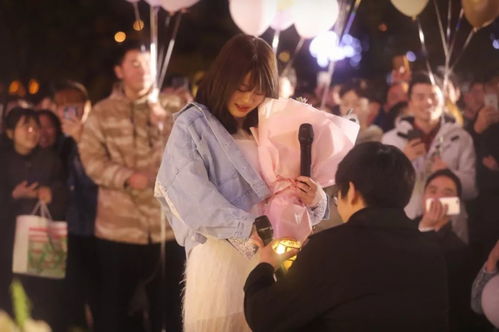 李佳航李晟求婚现场曝光，原来是这样的尴尬场面！