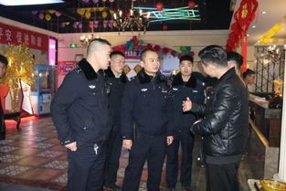 警察们认真工作