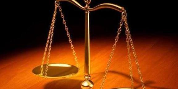 女子竟把674.7克足金藏在卫生巾里？这操作太疯狂！