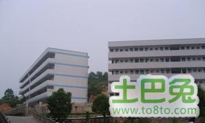 校园宿舍楼外观