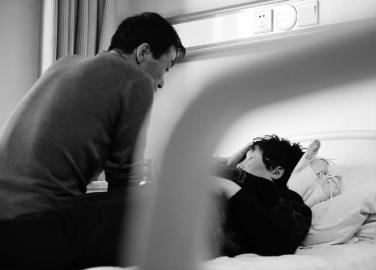 医生紧急提醒！触化骨水女子险些丧命，脏器衰竭令人揪心