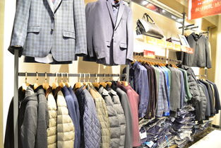 整理厚重冬装的场景