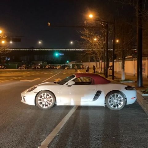 买纯电保时捷的中产们，又要被无线充电桩收费了吗？