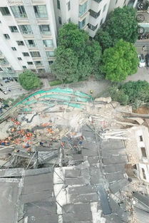 石牌坊倒塌后的整体景象